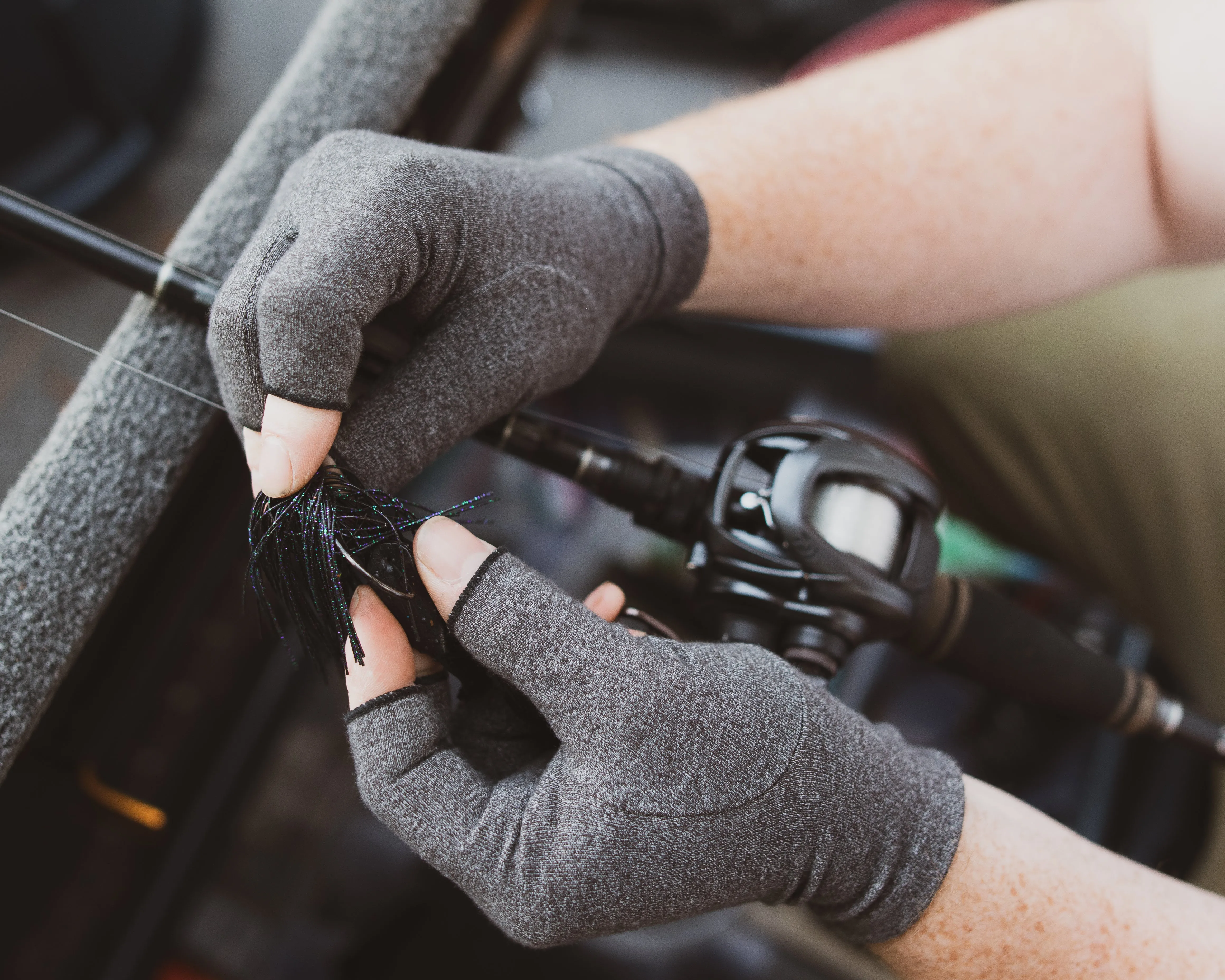 Advanced Healing Compression Gloves with Moisturizing Benefits