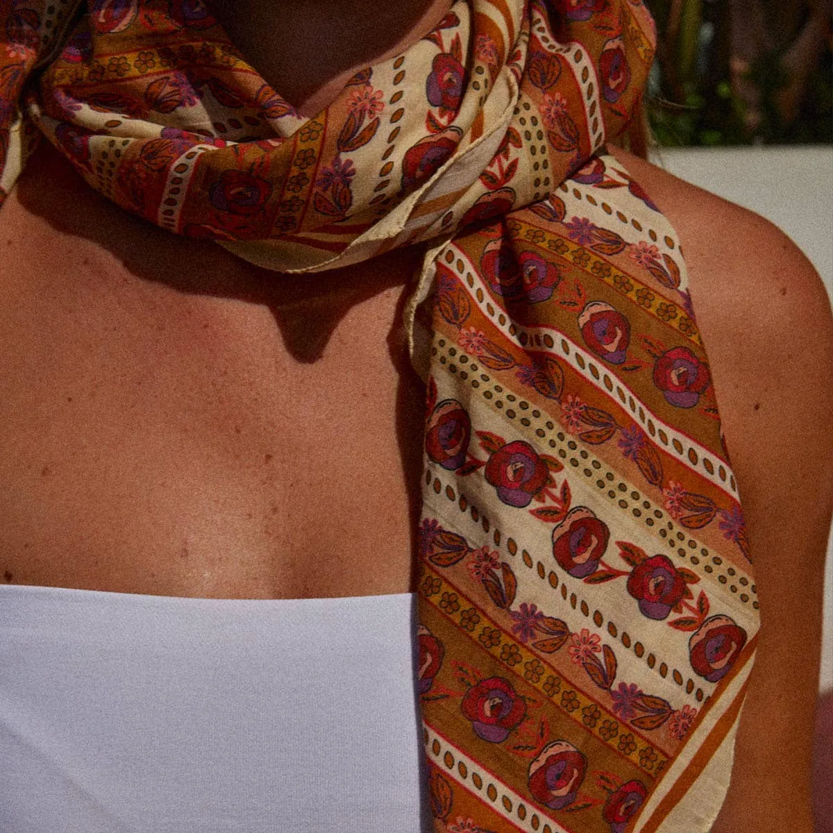 FLORES COTTON VOILE SCARF : Garnet