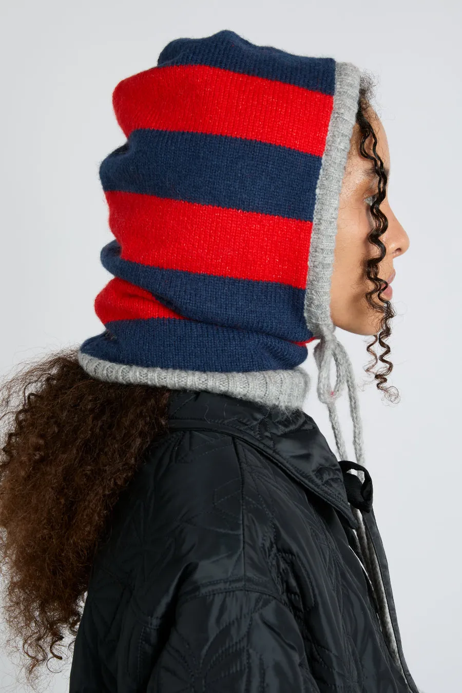 hood in red & navy with grey tie