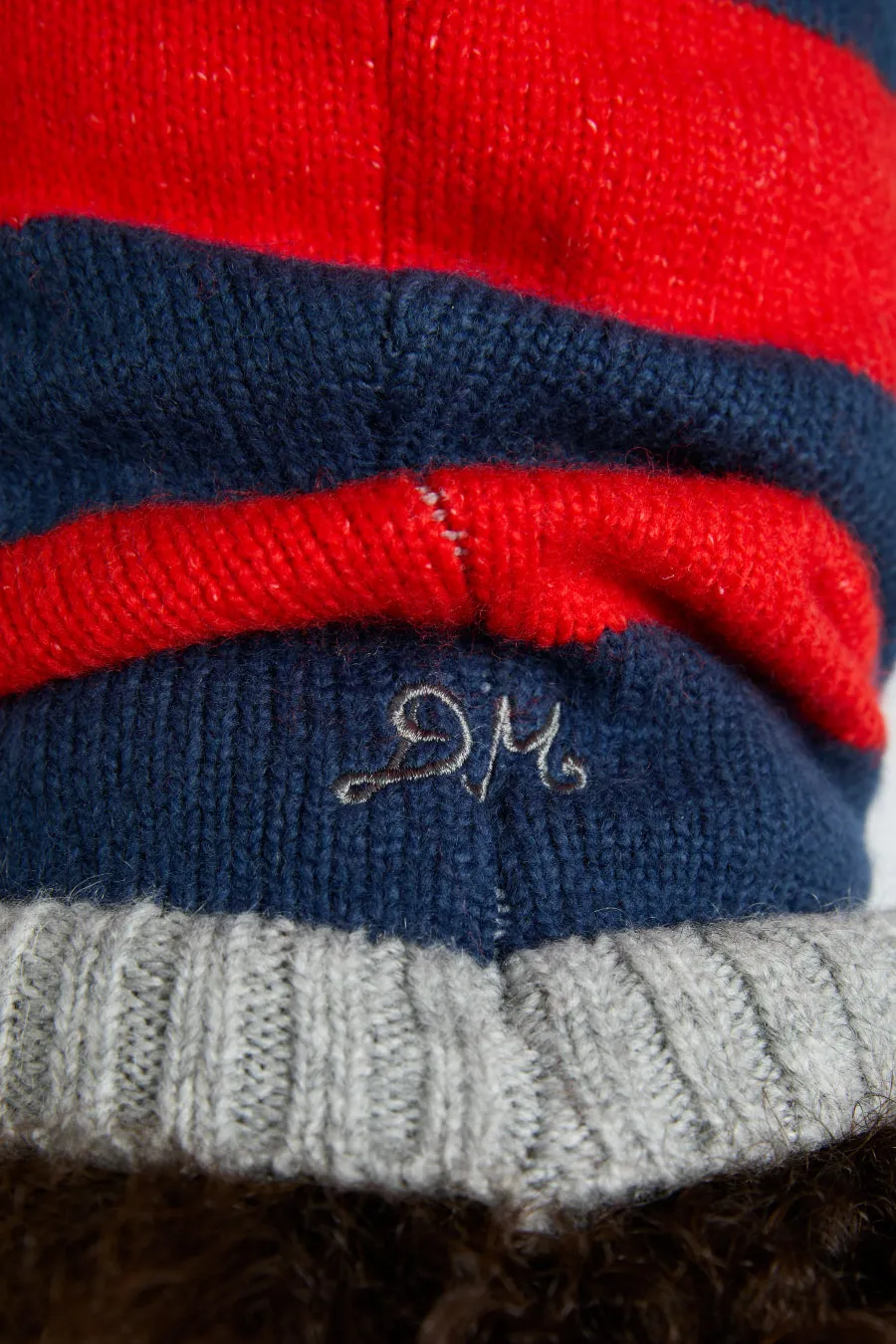 hood in red & navy with grey tie
