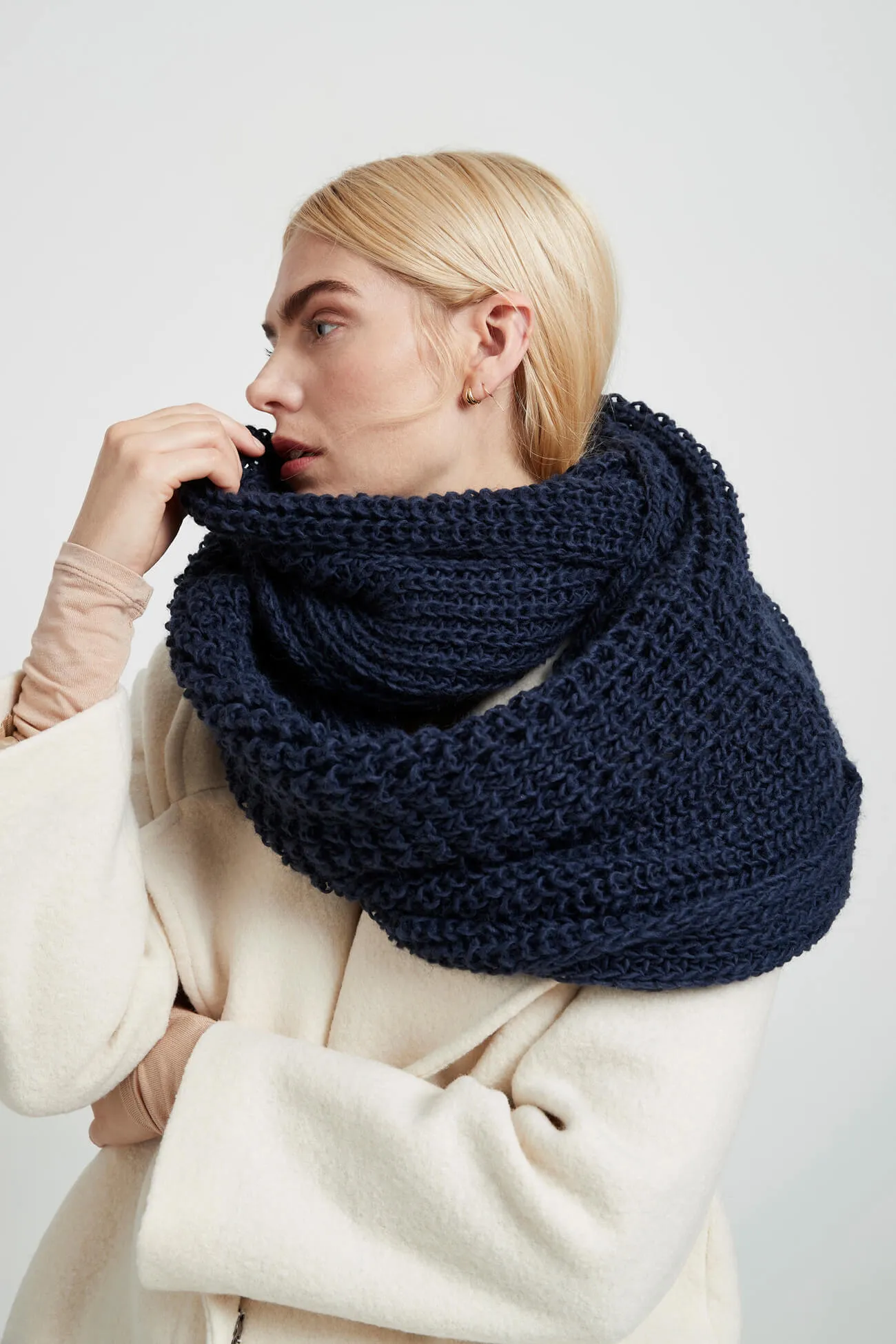 Stylish London-Themed Infinity Scarf - Unisex