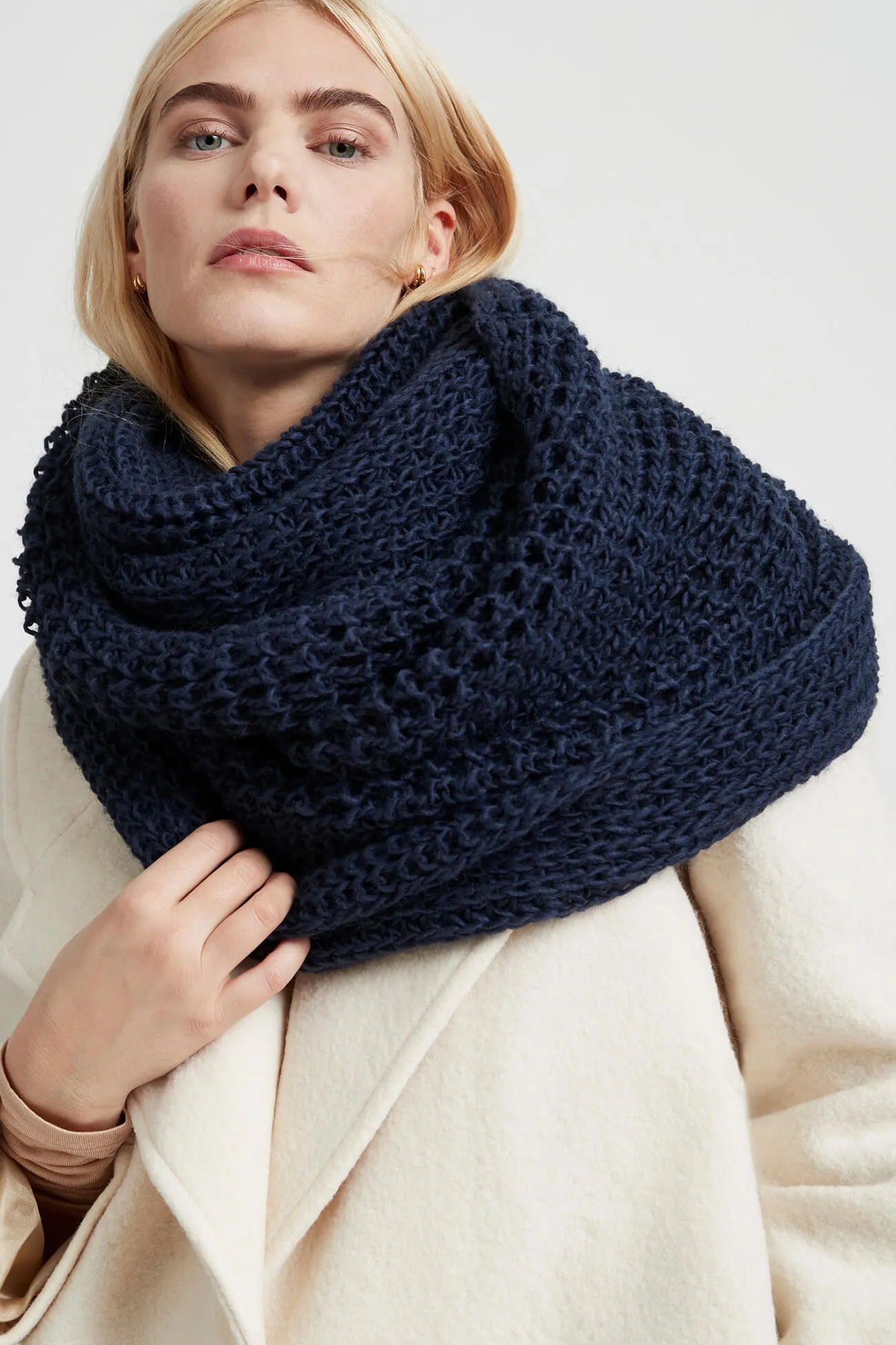 Stylish London-Themed Infinity Scarf - Unisex