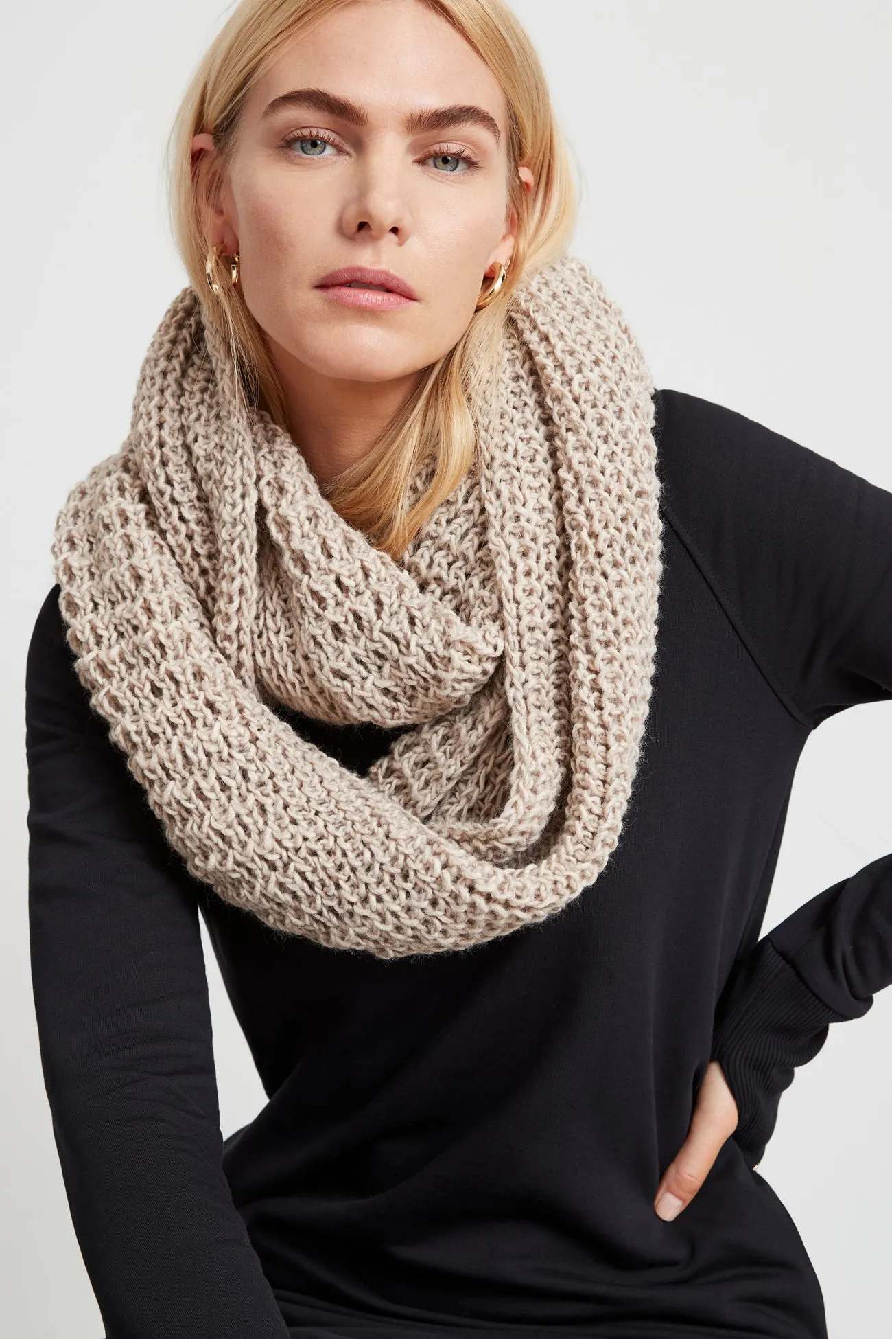 Stylish London-Themed Infinity Scarf - Unisex