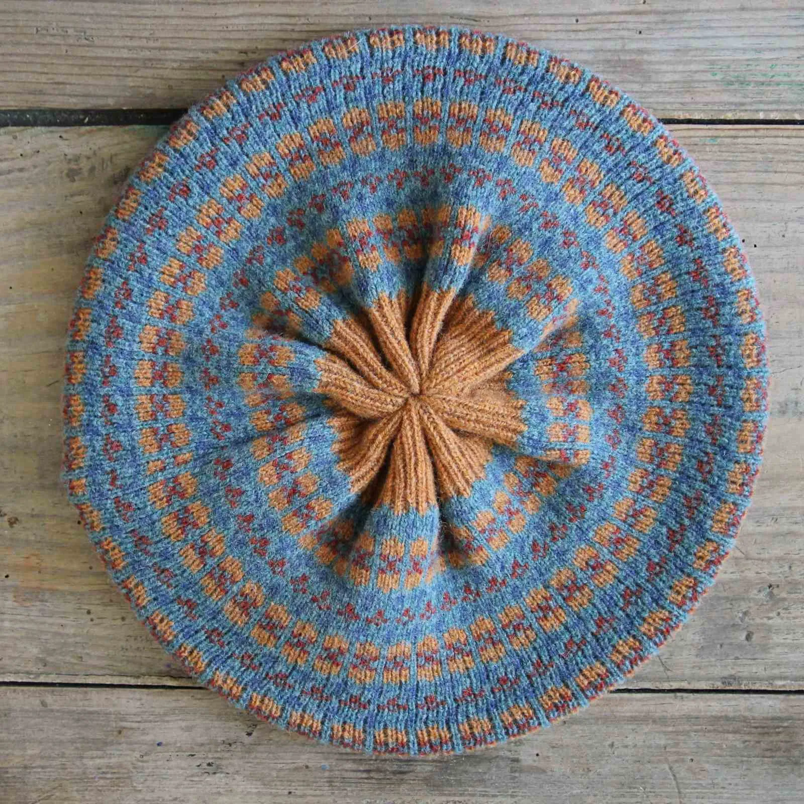 Elegant Scottish Fair Isle Wool Beret - Cozy Knit Hat with Traditional Patterns
