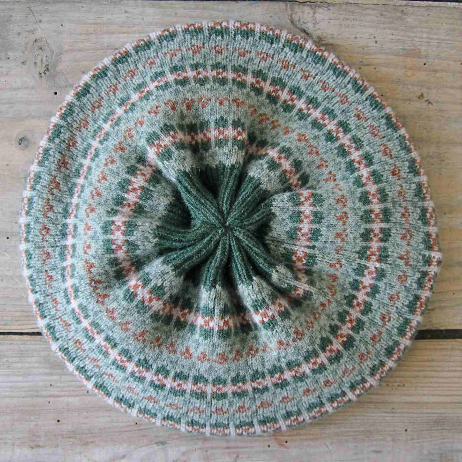 Elegant Scottish Fair Isle Wool Beret - Cozy Knit Hat with Traditional Patterns