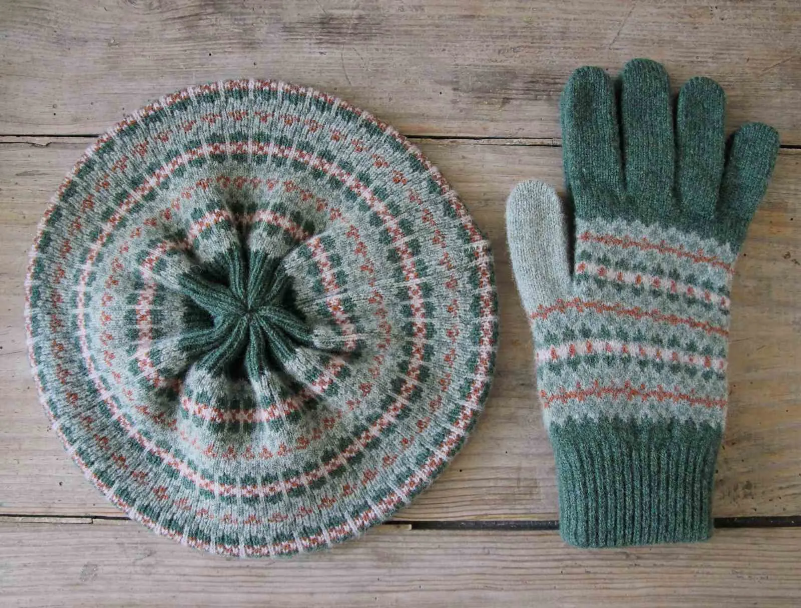 Elegant Scottish Fair Isle Wool Beret - Cozy Knit Hat with Traditional Patterns
