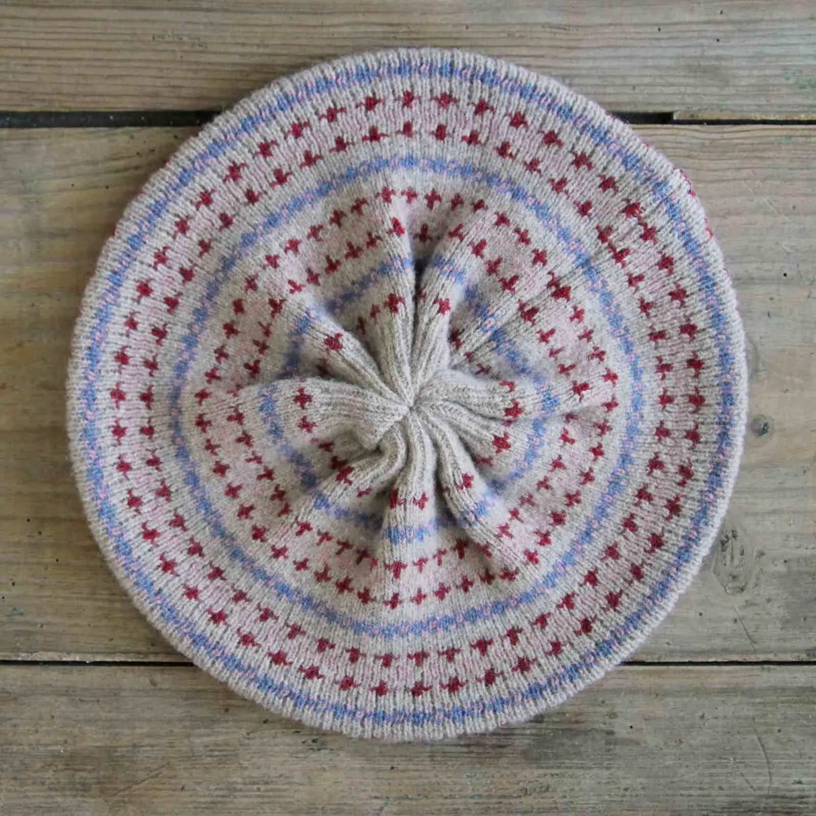Elegant Scottish Fair Isle Wool Beret - Cozy Knit Hat with Traditional Patterns